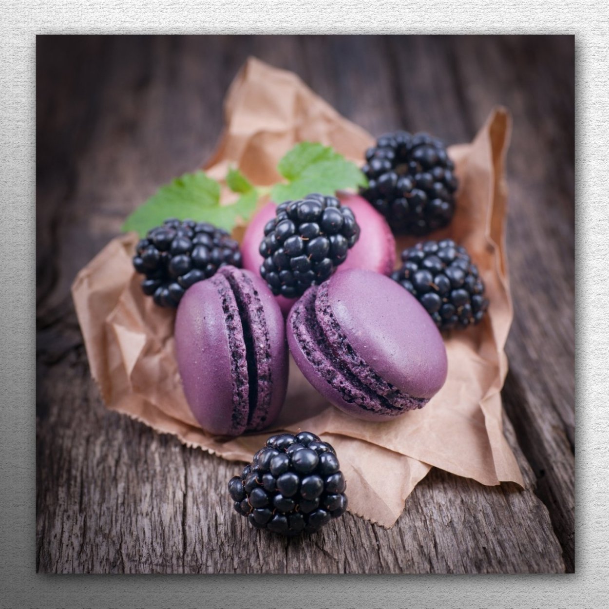 Черничные макаронс