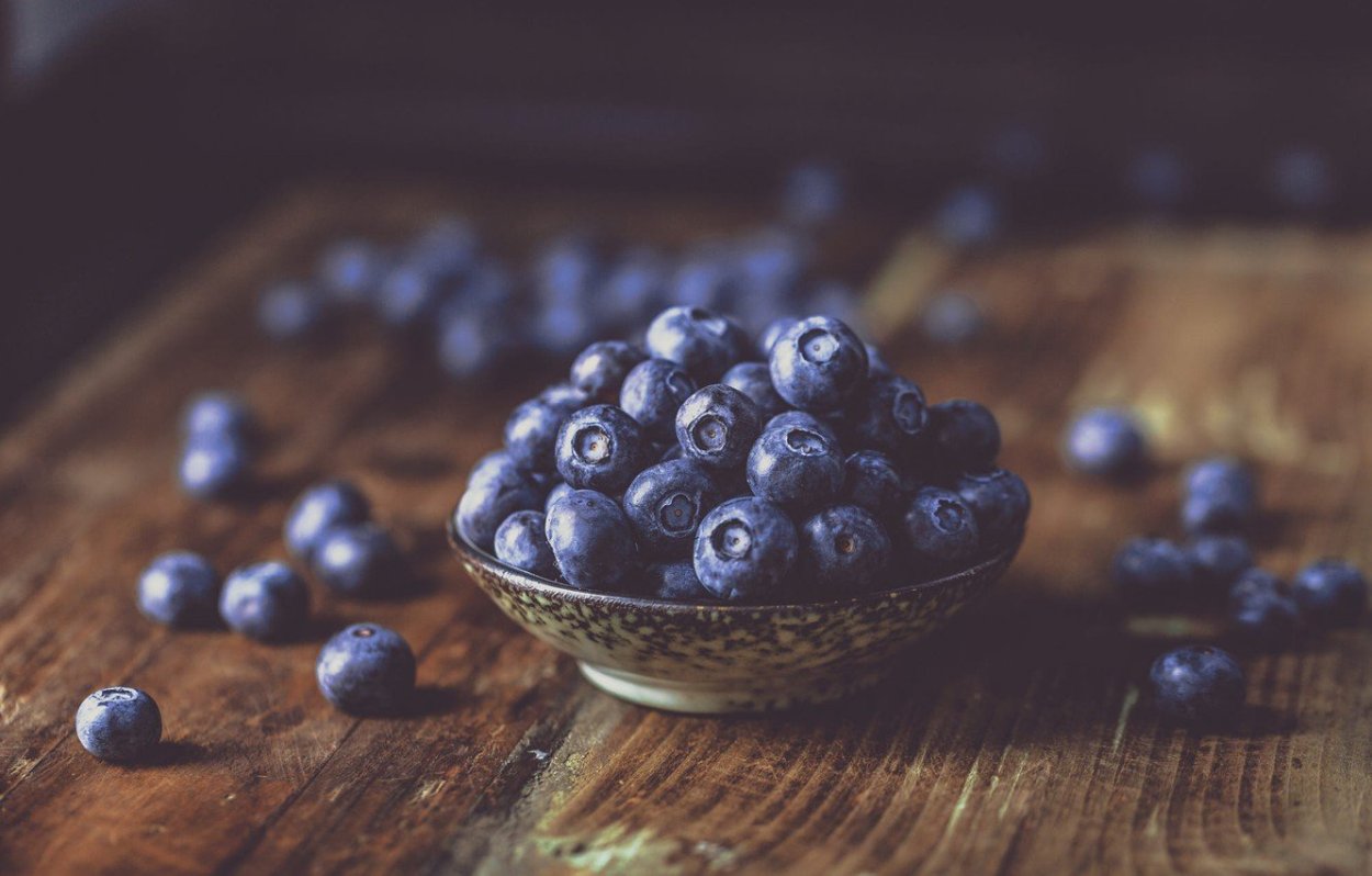 Голубика на столе