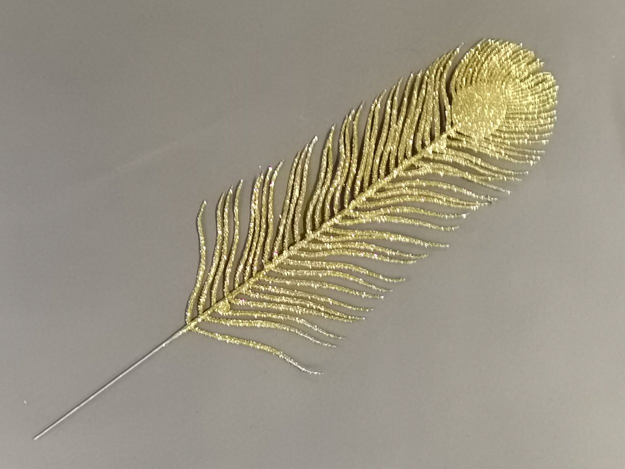 Перья, хвостик золотой