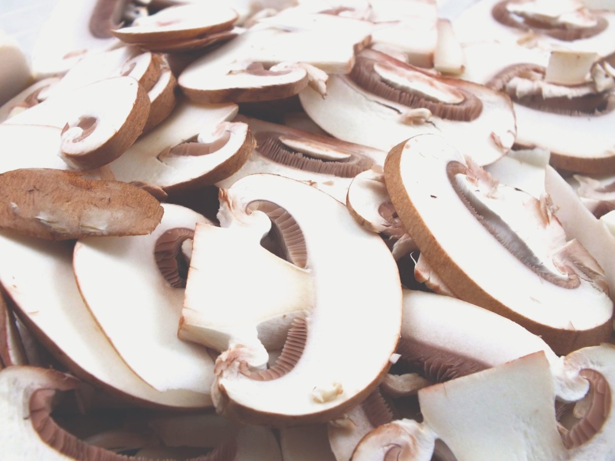 Грибы шампиньоны резаные