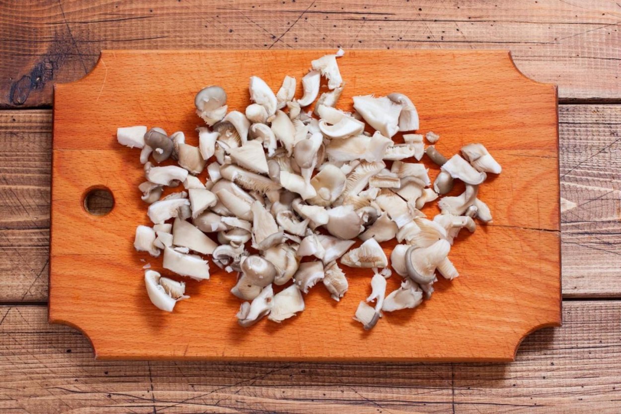 Нарезка шампиньонов ломтиками