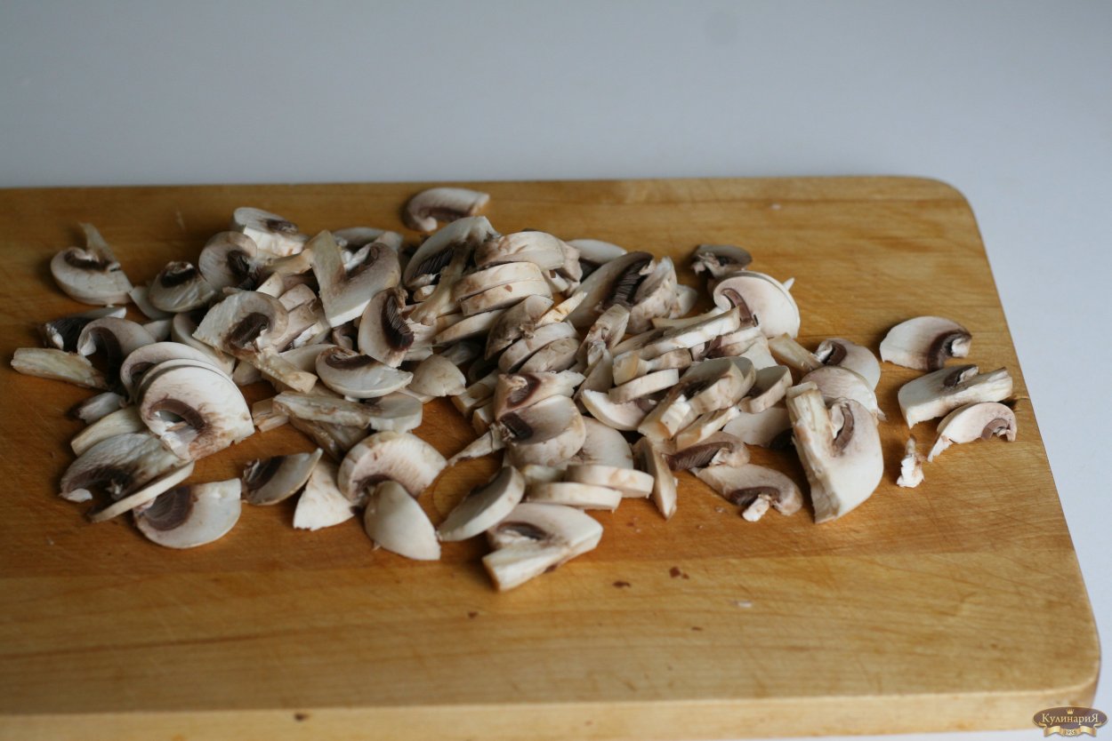 Гриб Лисичка сверху