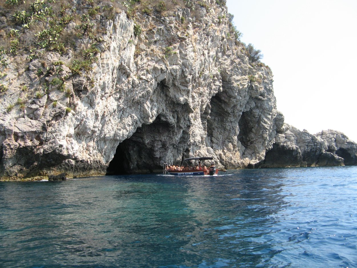 Голубой грот (Grotto Azzurra), Италия: