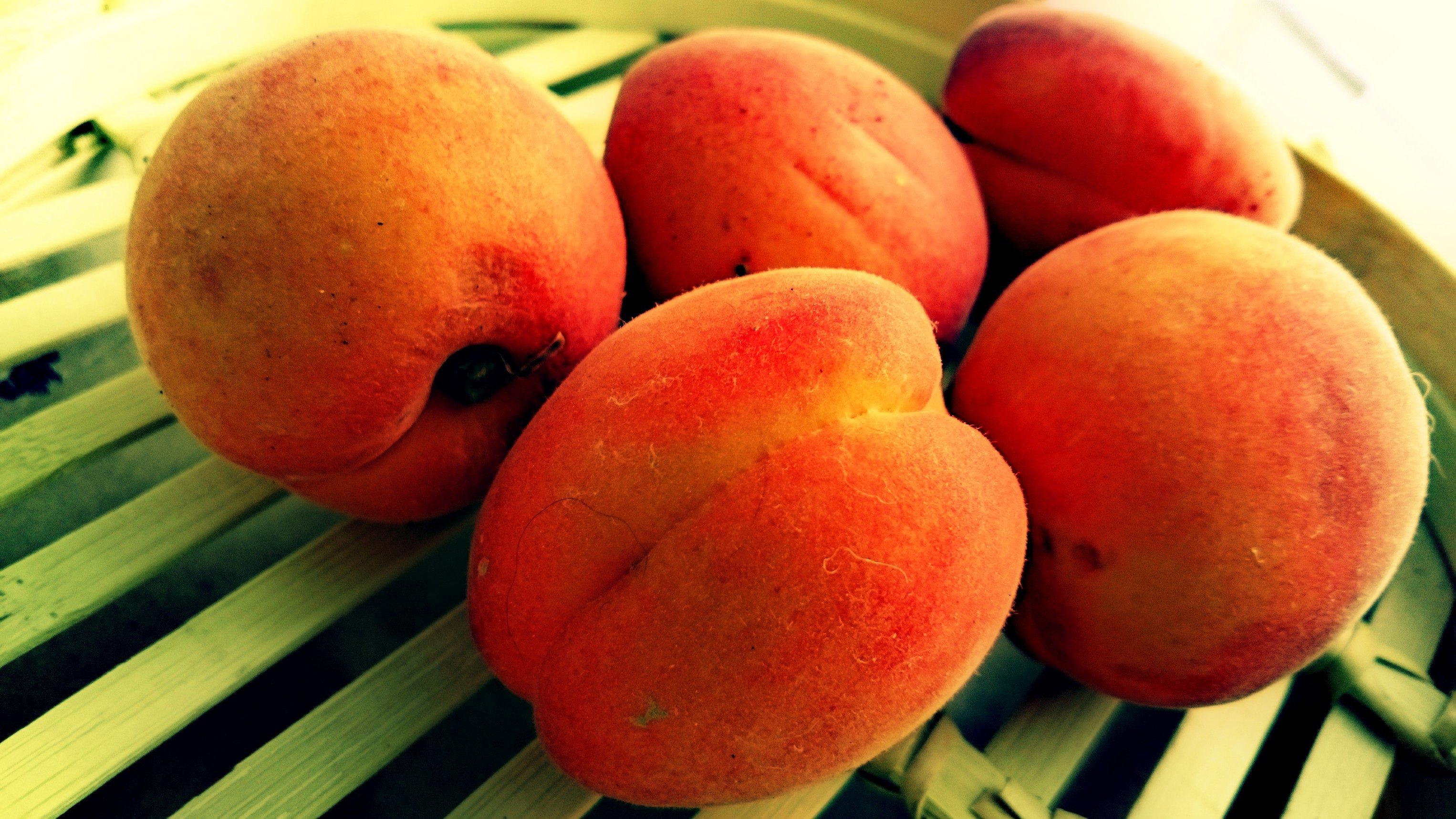 2 11 всех фруктов составляют персики сколько. Фрукты абрикосы нектарины. Персик и нектарин. Нектарин манговый. Фрукты персики абрикосы.