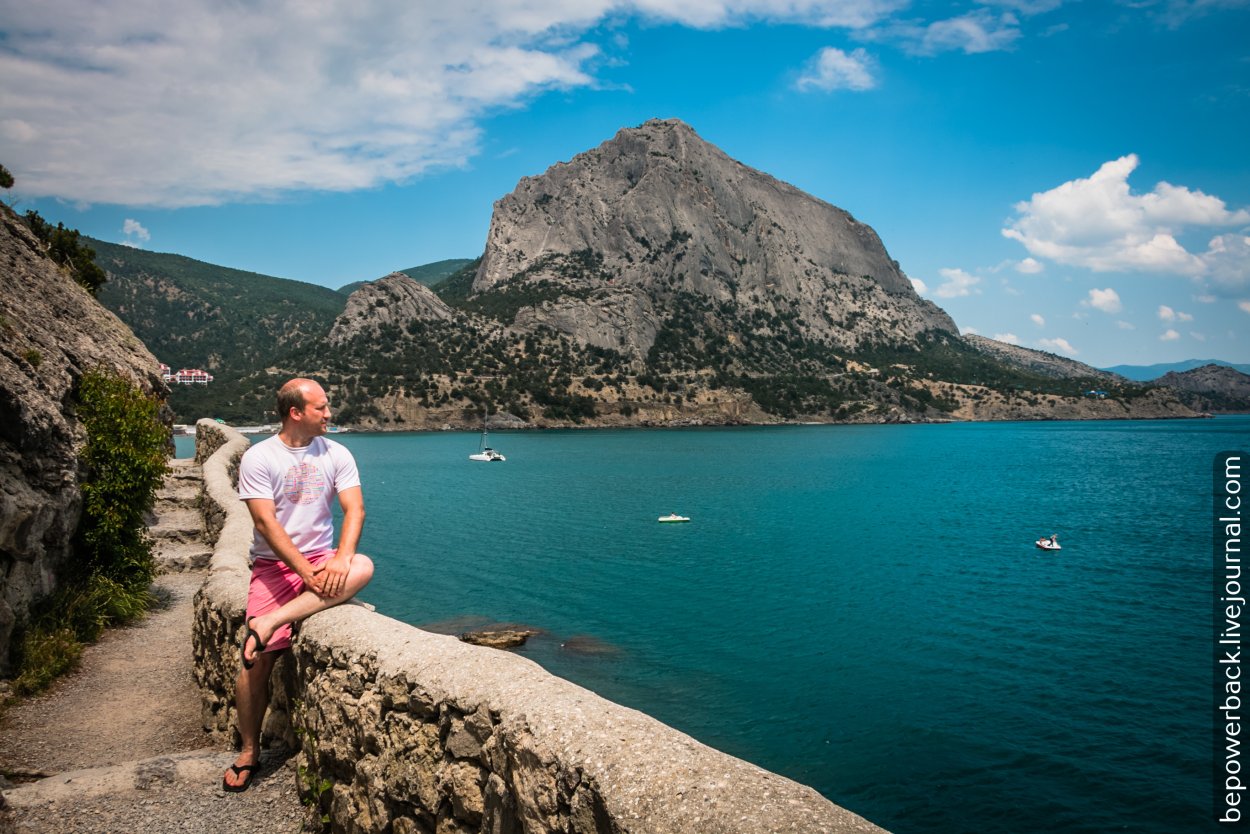 Ясень обыкновенный весной