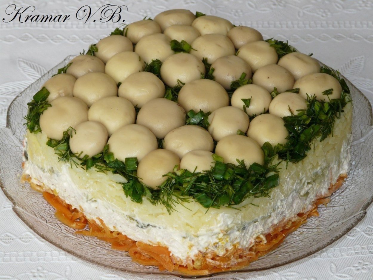 Грибная Поляна в лесу