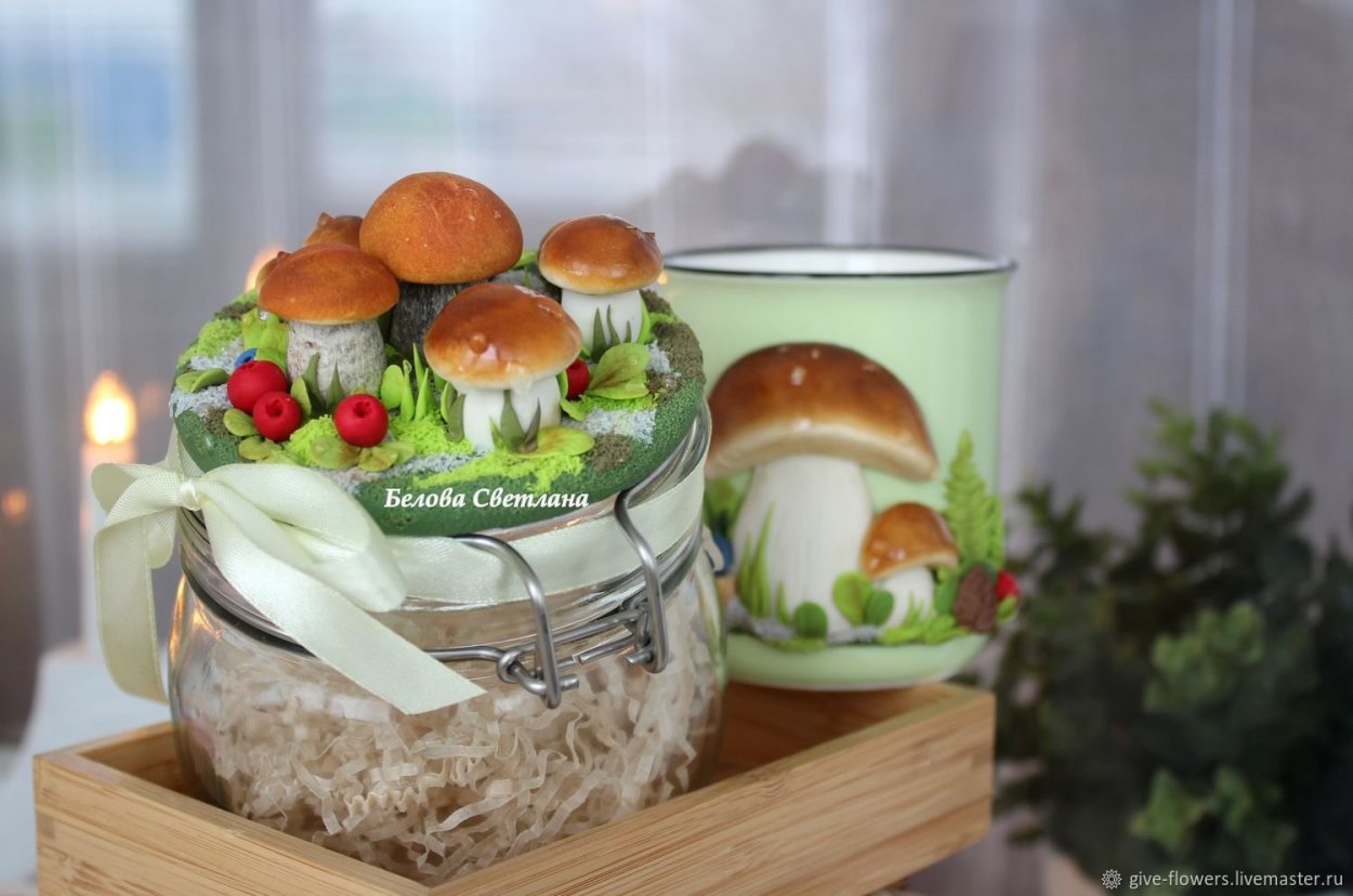 Насобирал много грибов