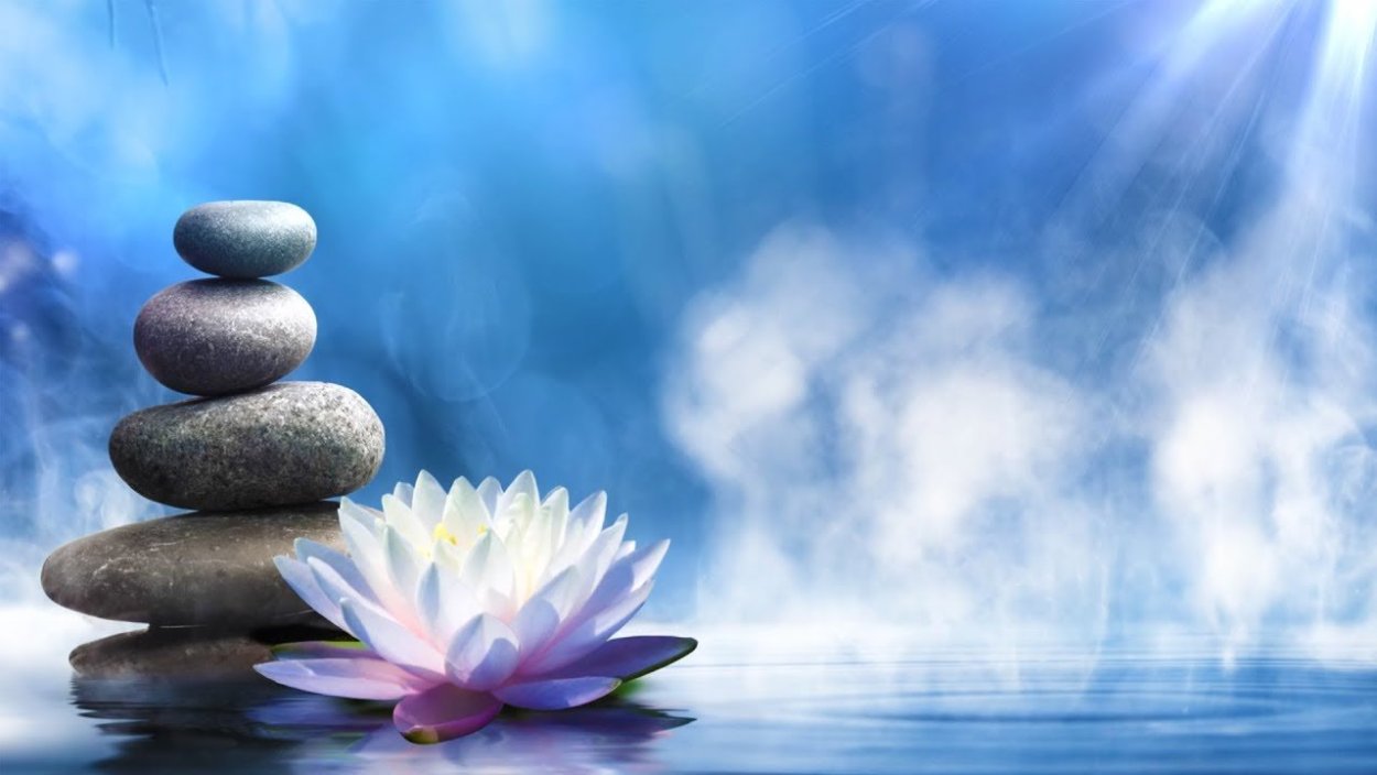 Лотос на голубом фоне