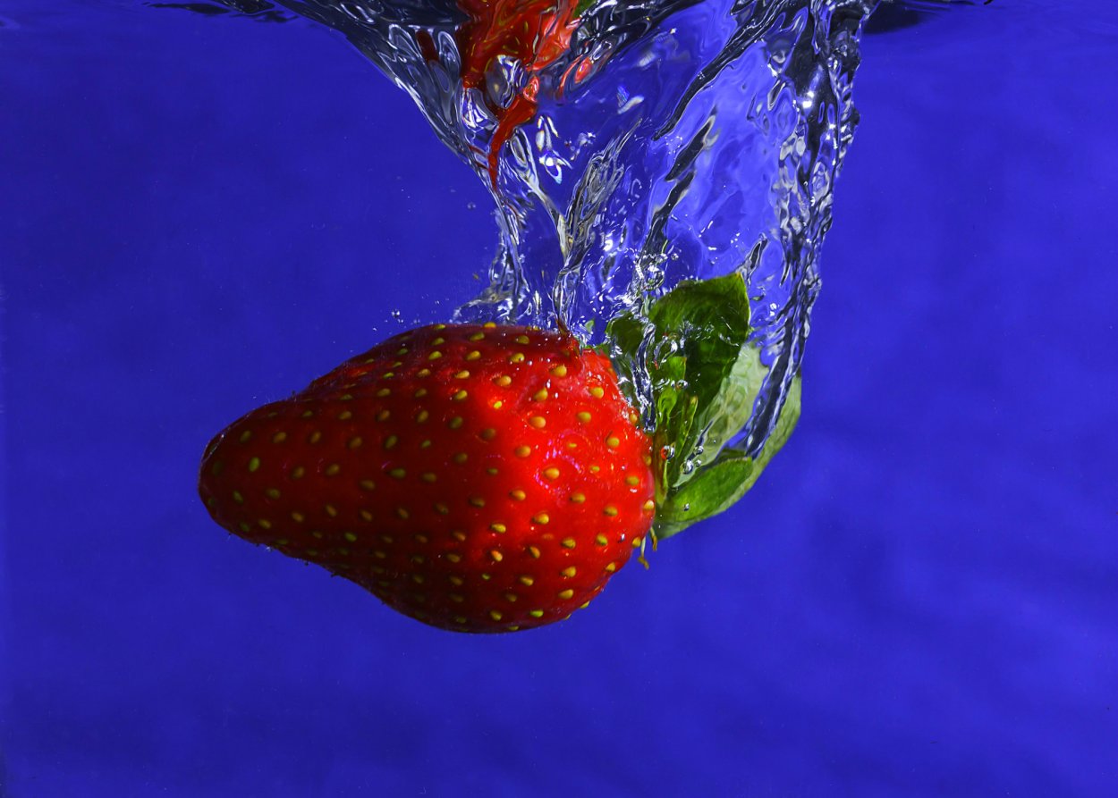 Акиоши Китаока клубника