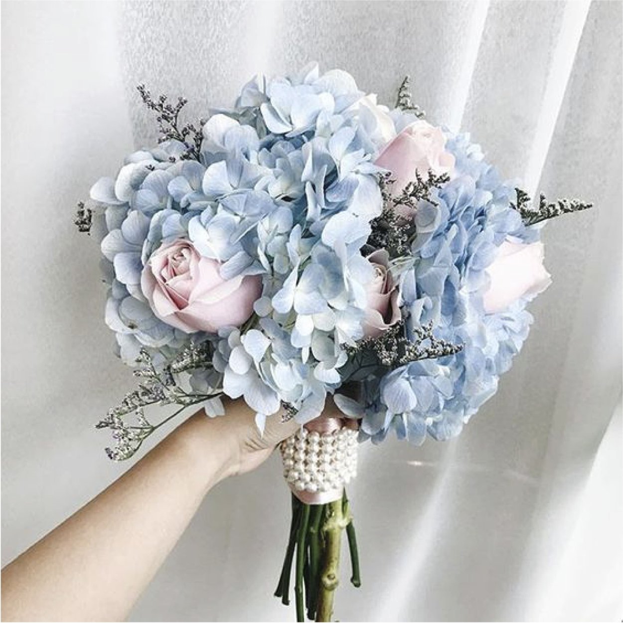 Букет невесты в розово голубых тонах