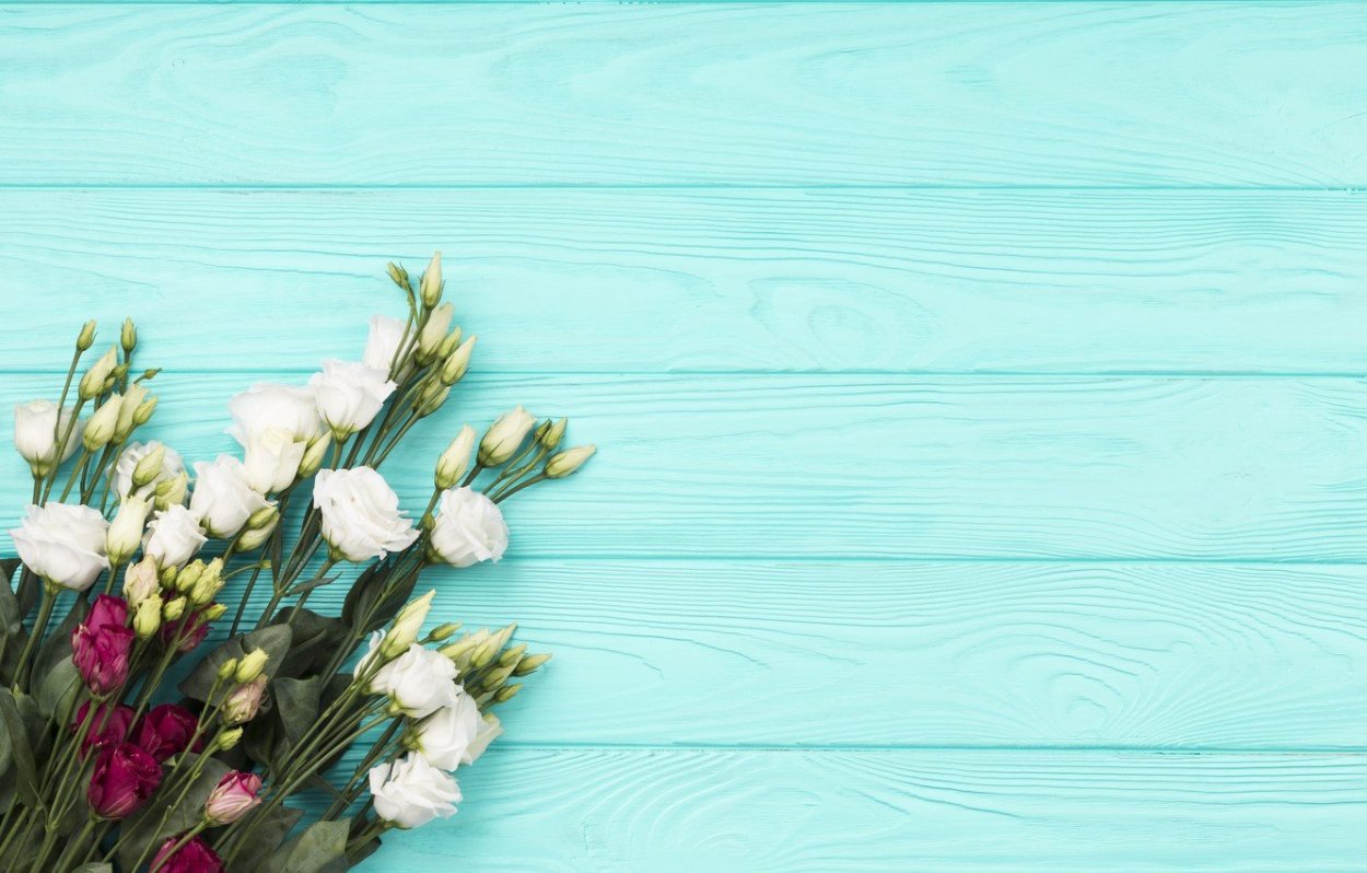 Бело голубой букет