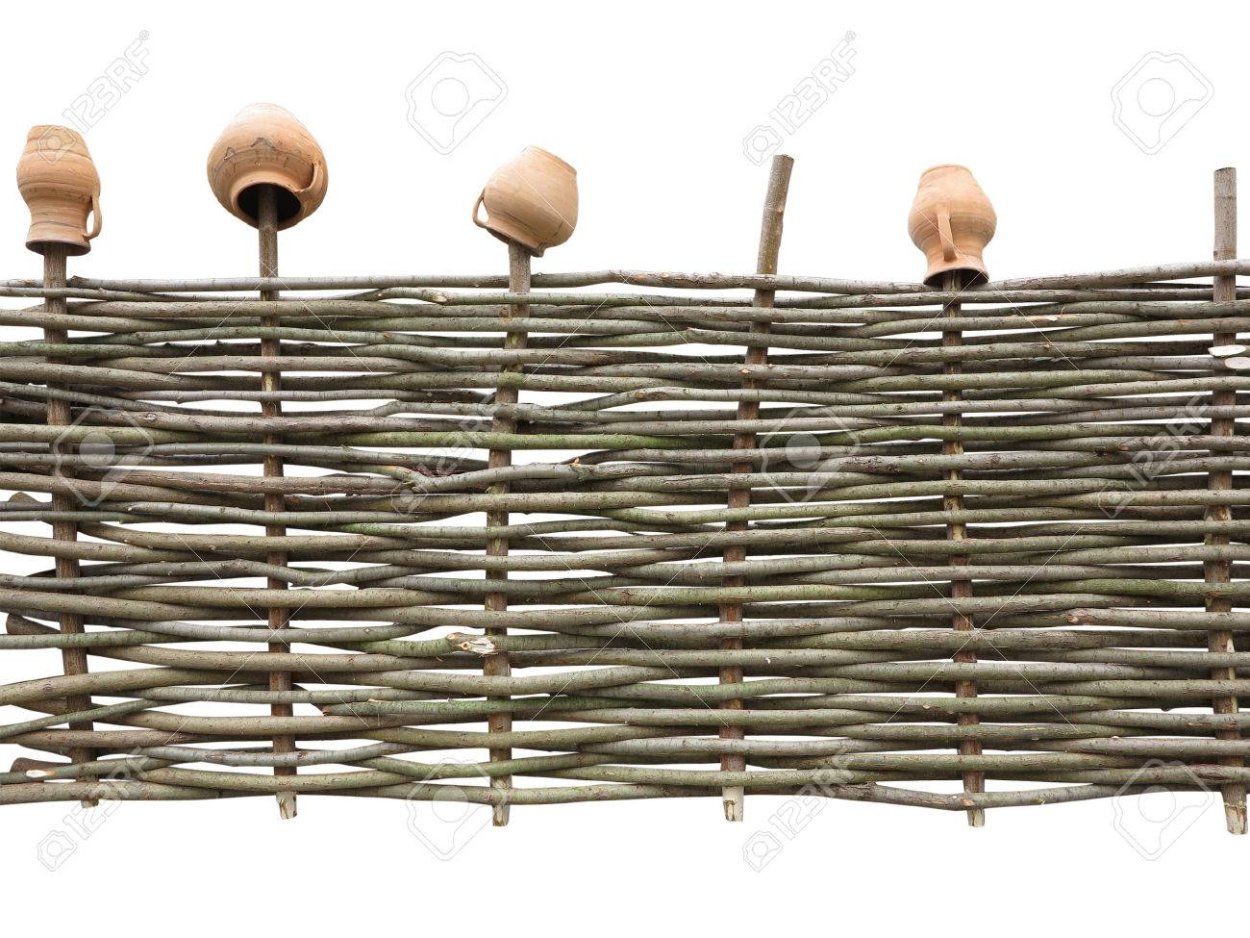 Плетень с горшками