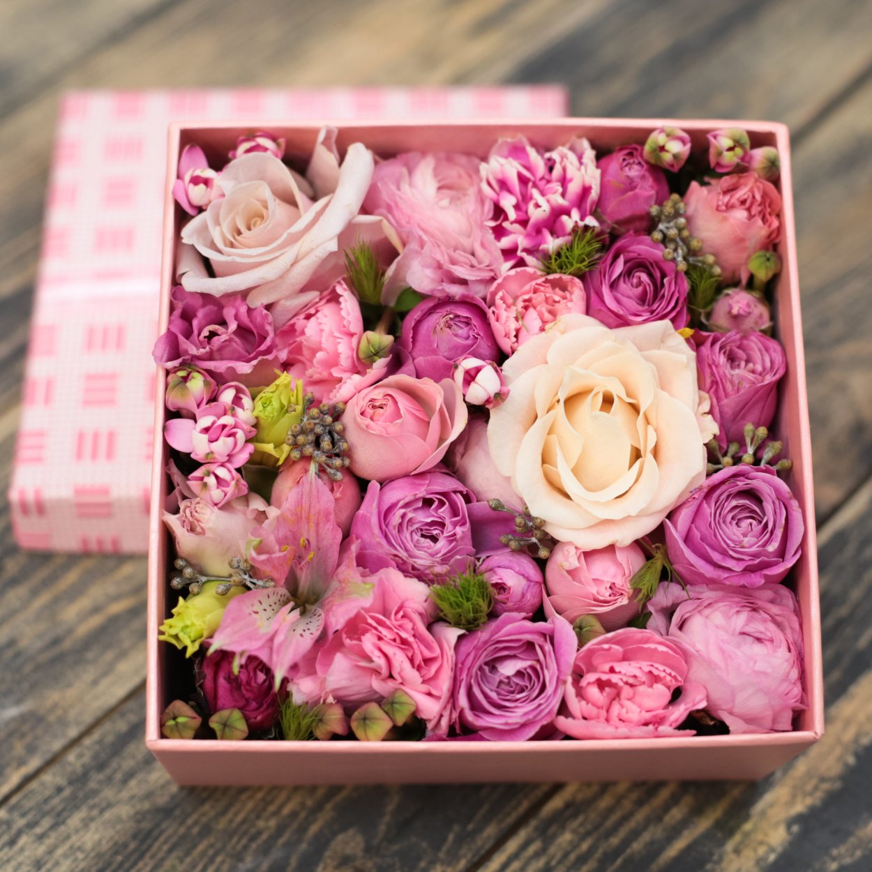 Букеты цветов в коробках