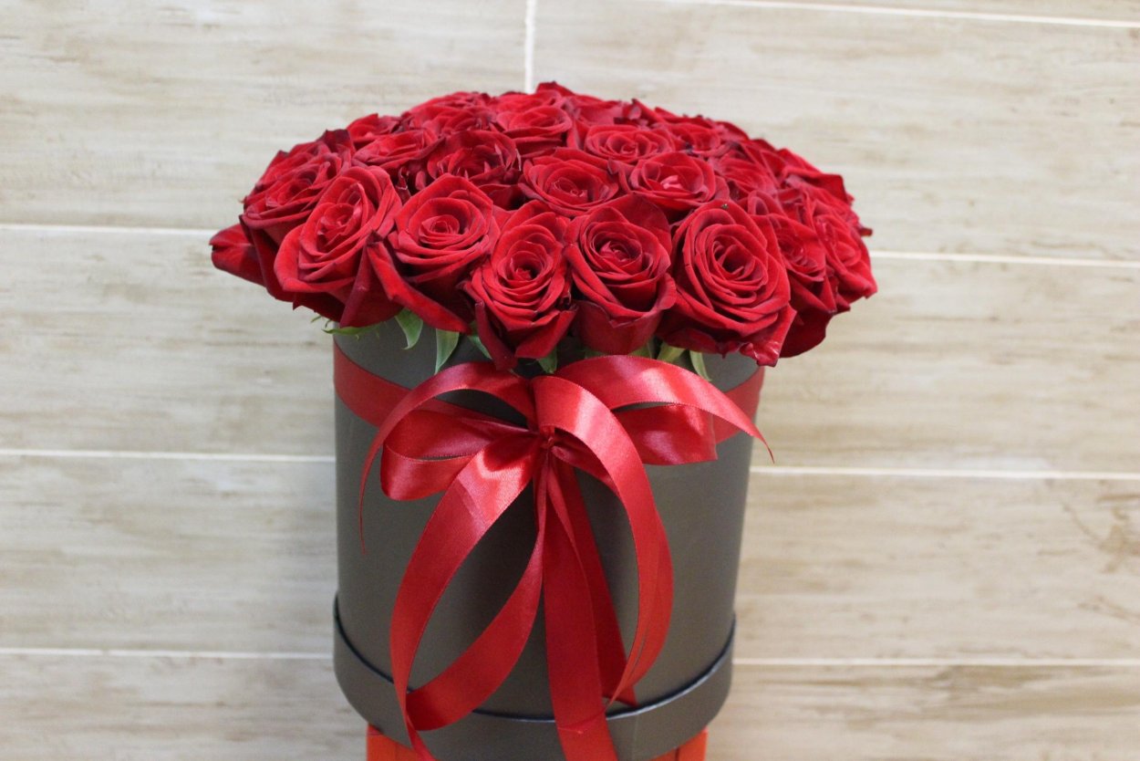 Цветы в коробках