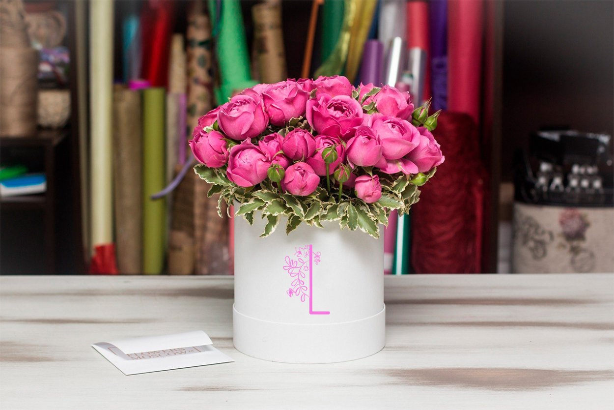 Цветы в шляпной коробке