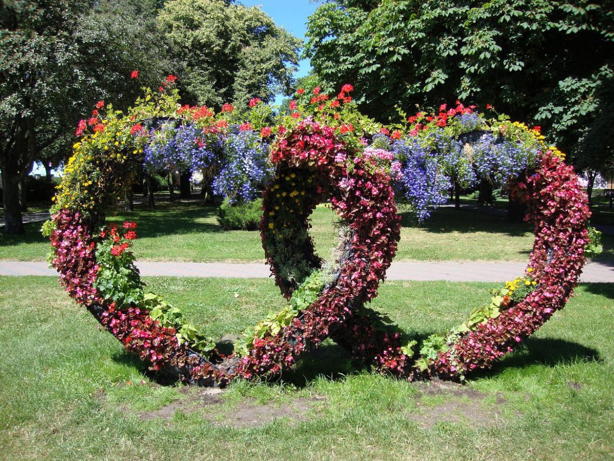 Стеклянная ваза в форме сердца