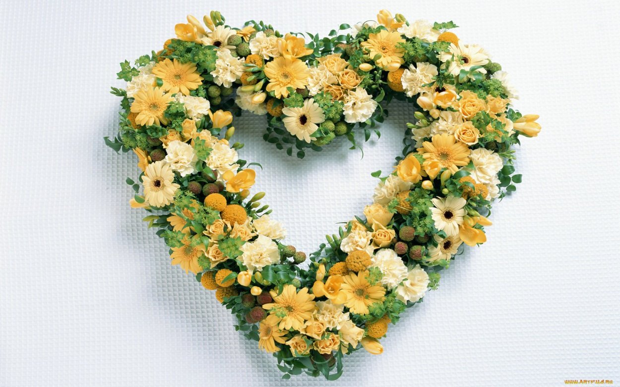 Сердце из цветов картинки