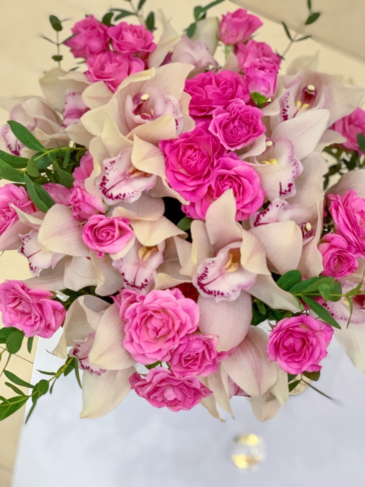 Нежный букет пионовидных роз