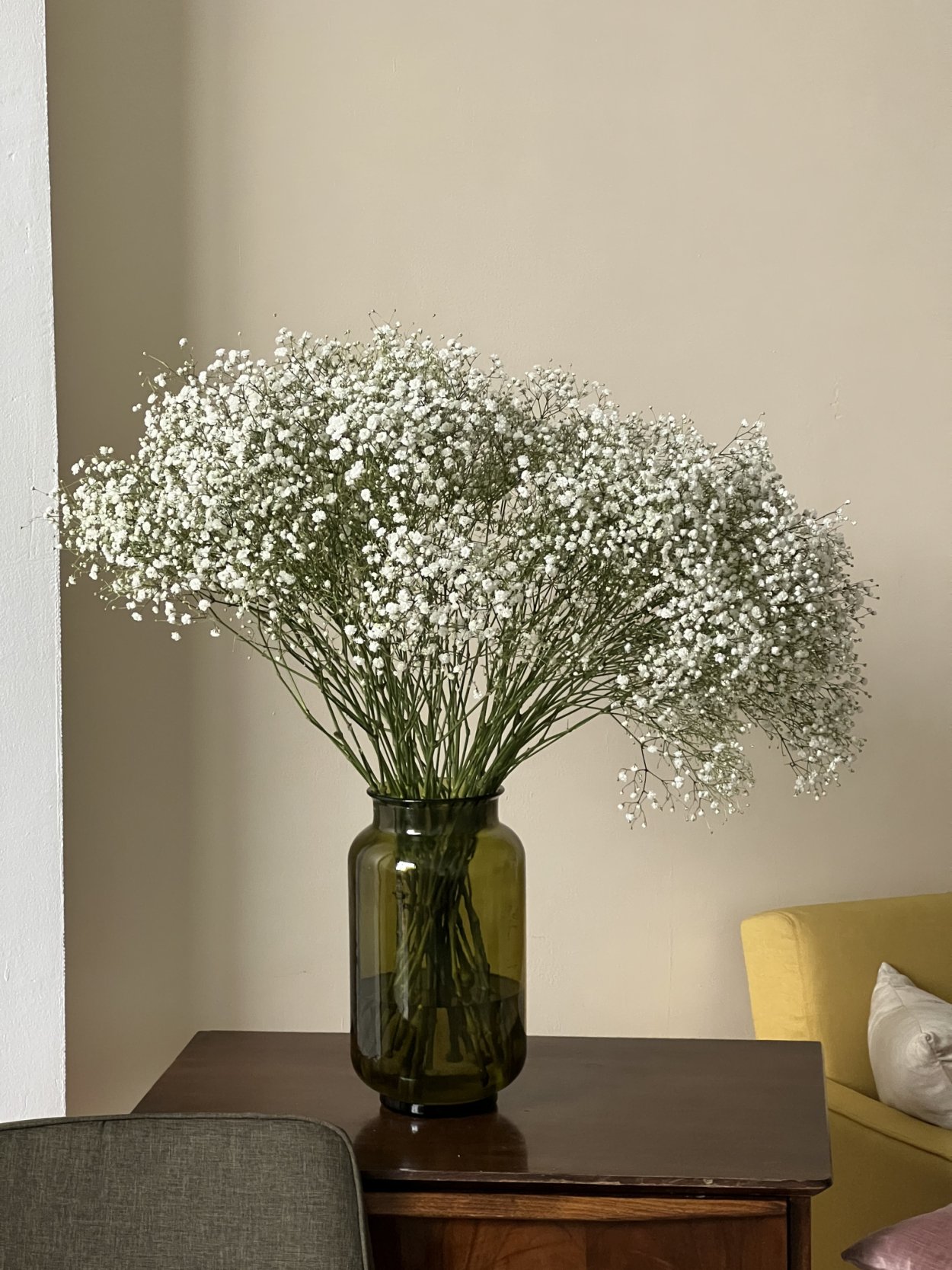 Маленькие цветочки в вазе