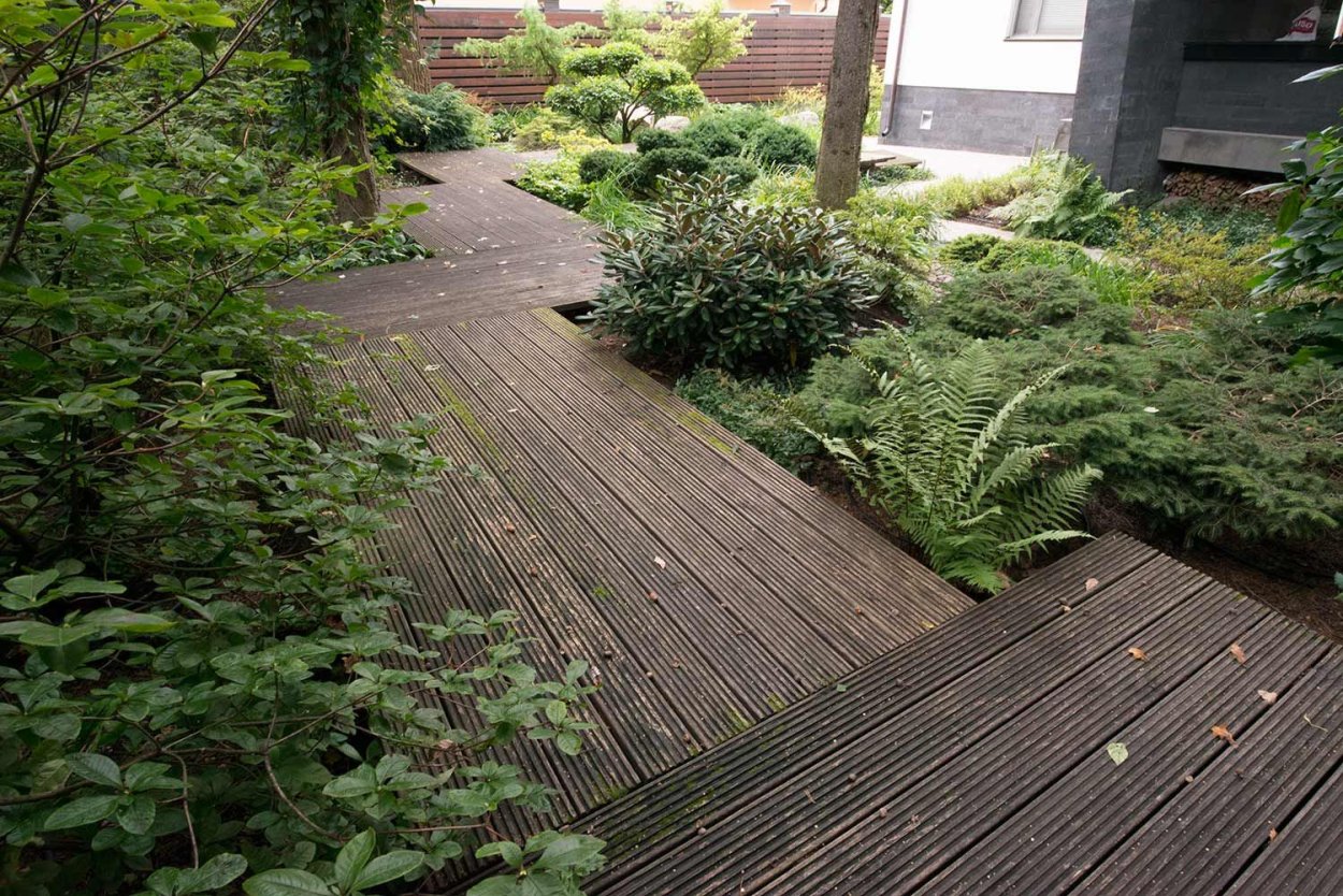 Деревянные дорожки на дачном участке