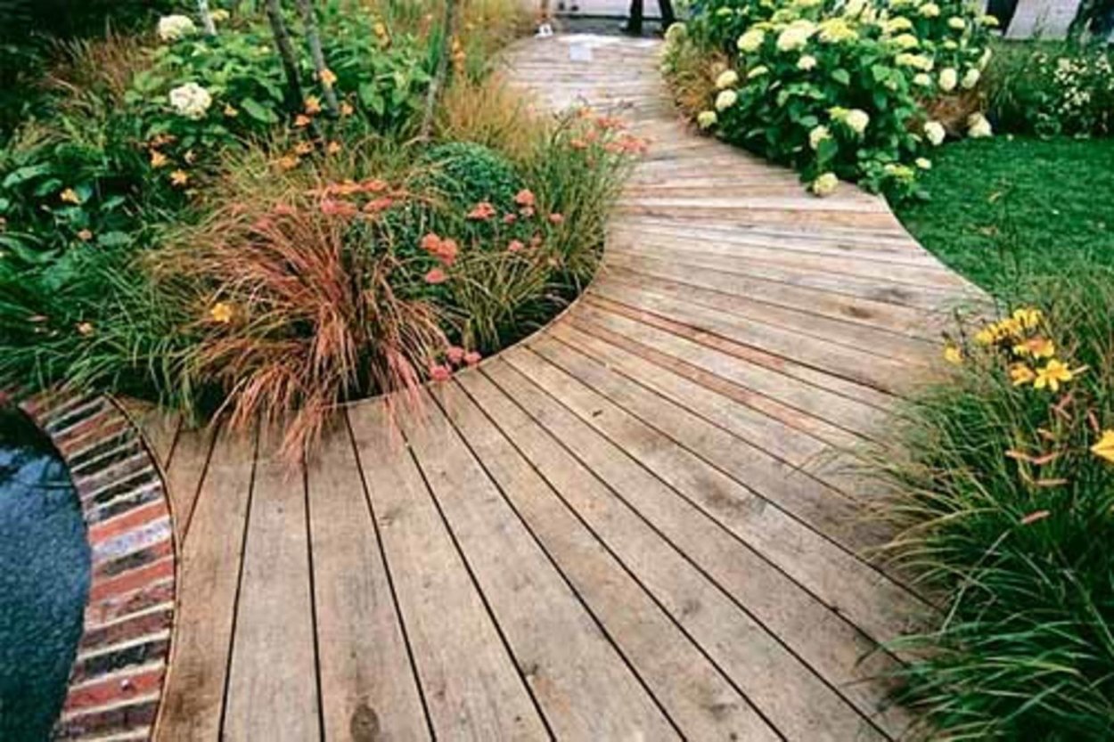 Деревянный настил дорожка