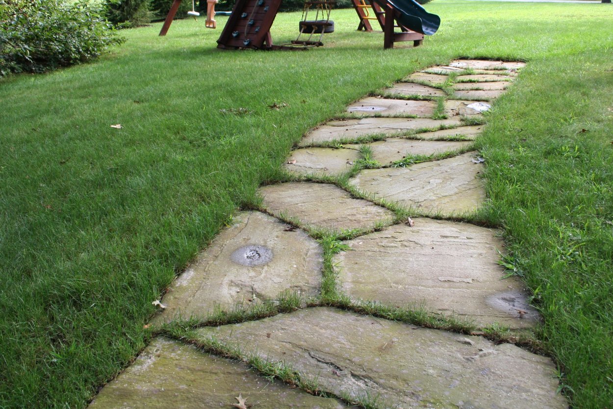 Укладка дорожек из камня