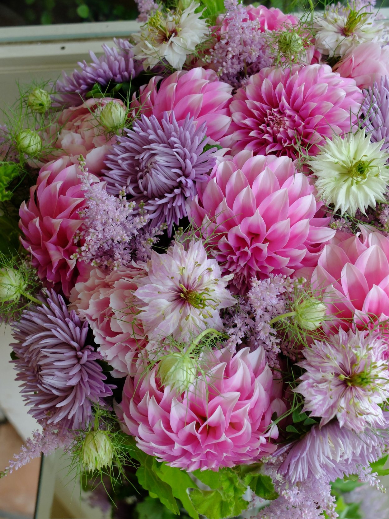 Дахлия во флористике