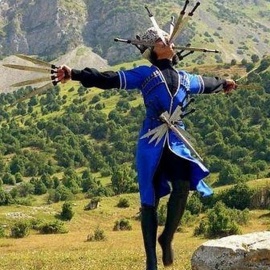 Горец джигит. Танец с кинжалами Осетия. Горец в горах. Грузинский джигит. В горах джигиты ссорились
