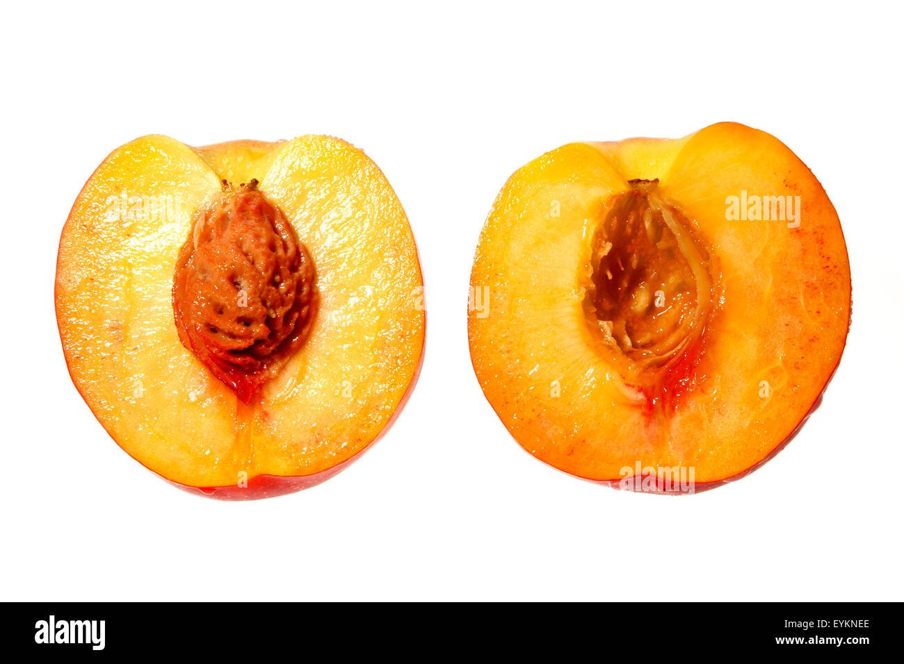 Персик форма женского органа. Персик нектарин абрикос. Нектарин в разрезе. Персик разрезанный. Долька персика.