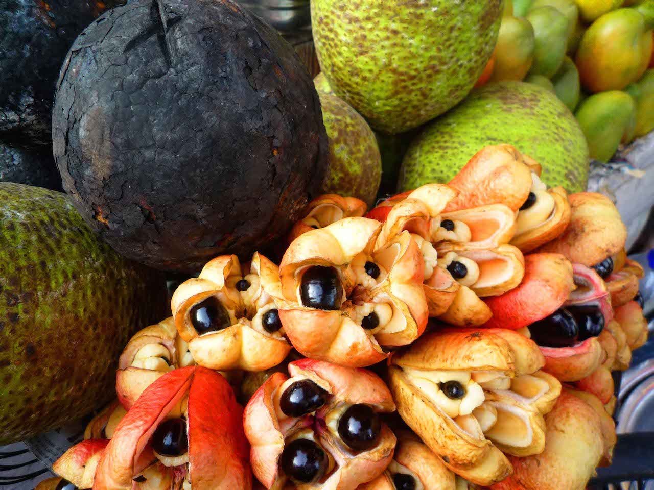 Вкусный фрукты в мире. Фрукт Ackee Ямайка. Необычные фрукты. Необычные экзотические фрукты. Необычные, редкие фрукты.