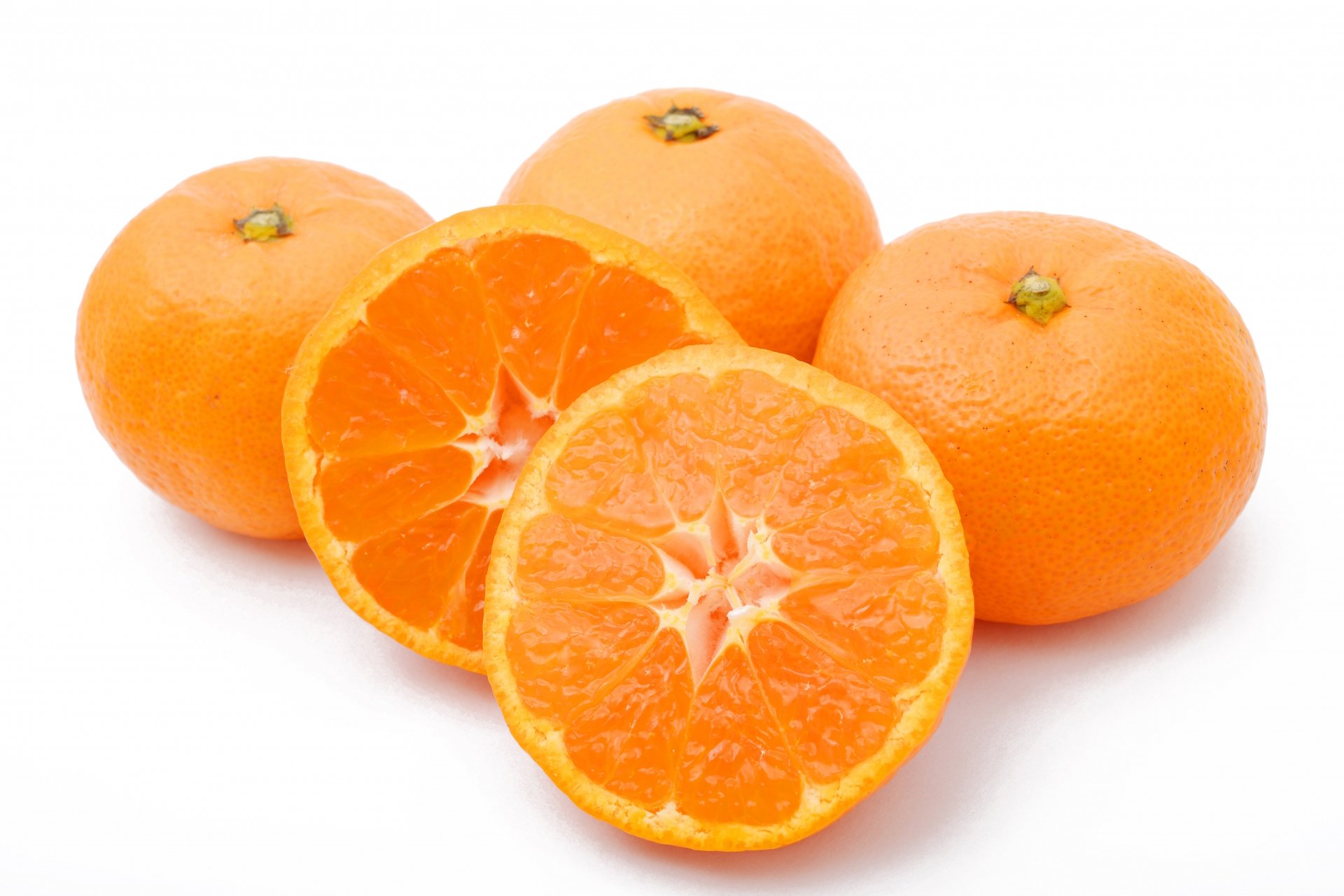 Почему мандарины оранжевые