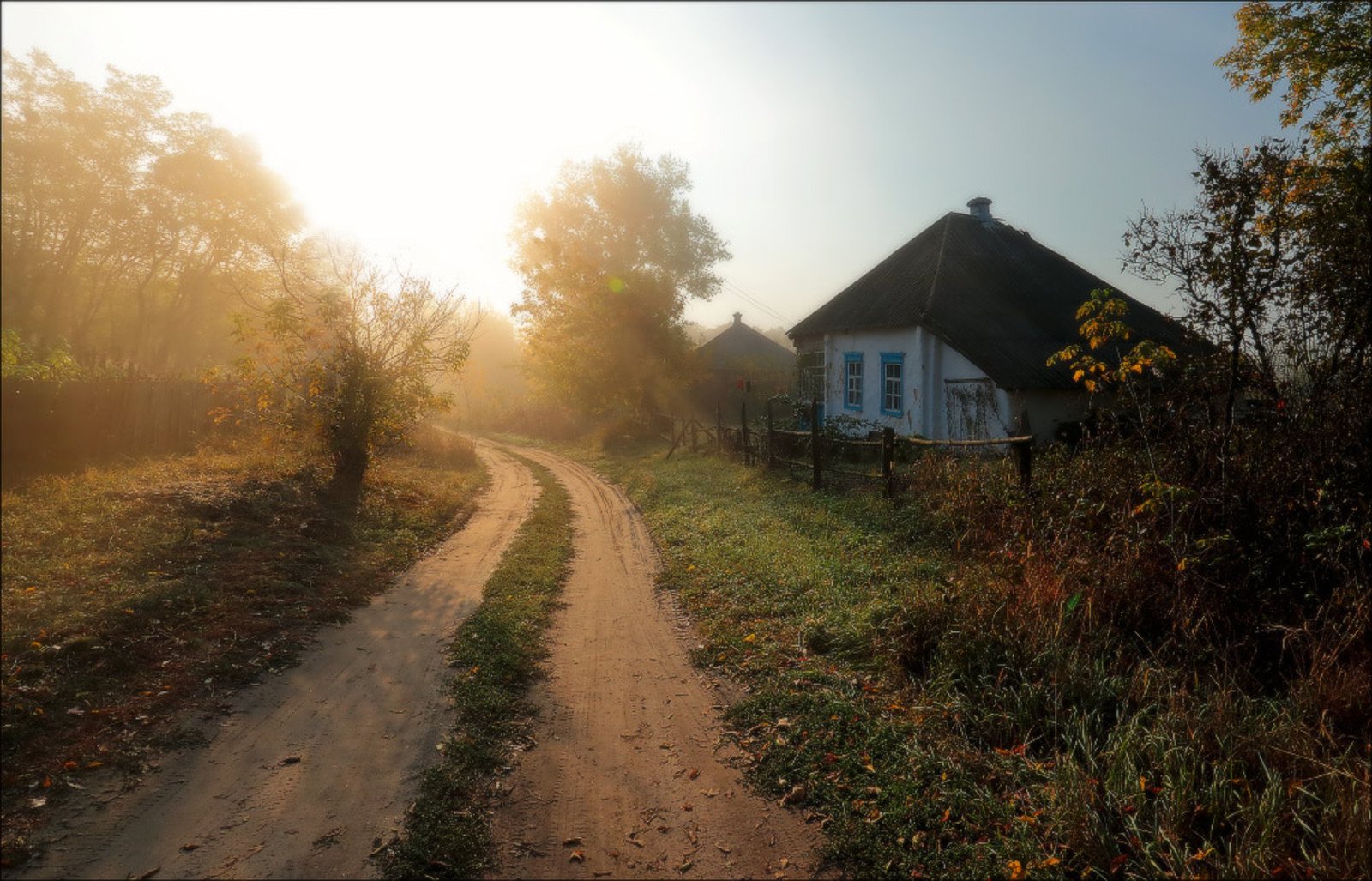 Хочу домой в деревню. Сельская дорога. Дорога в деревне. Деревенский домик. Тропинка в деревне.