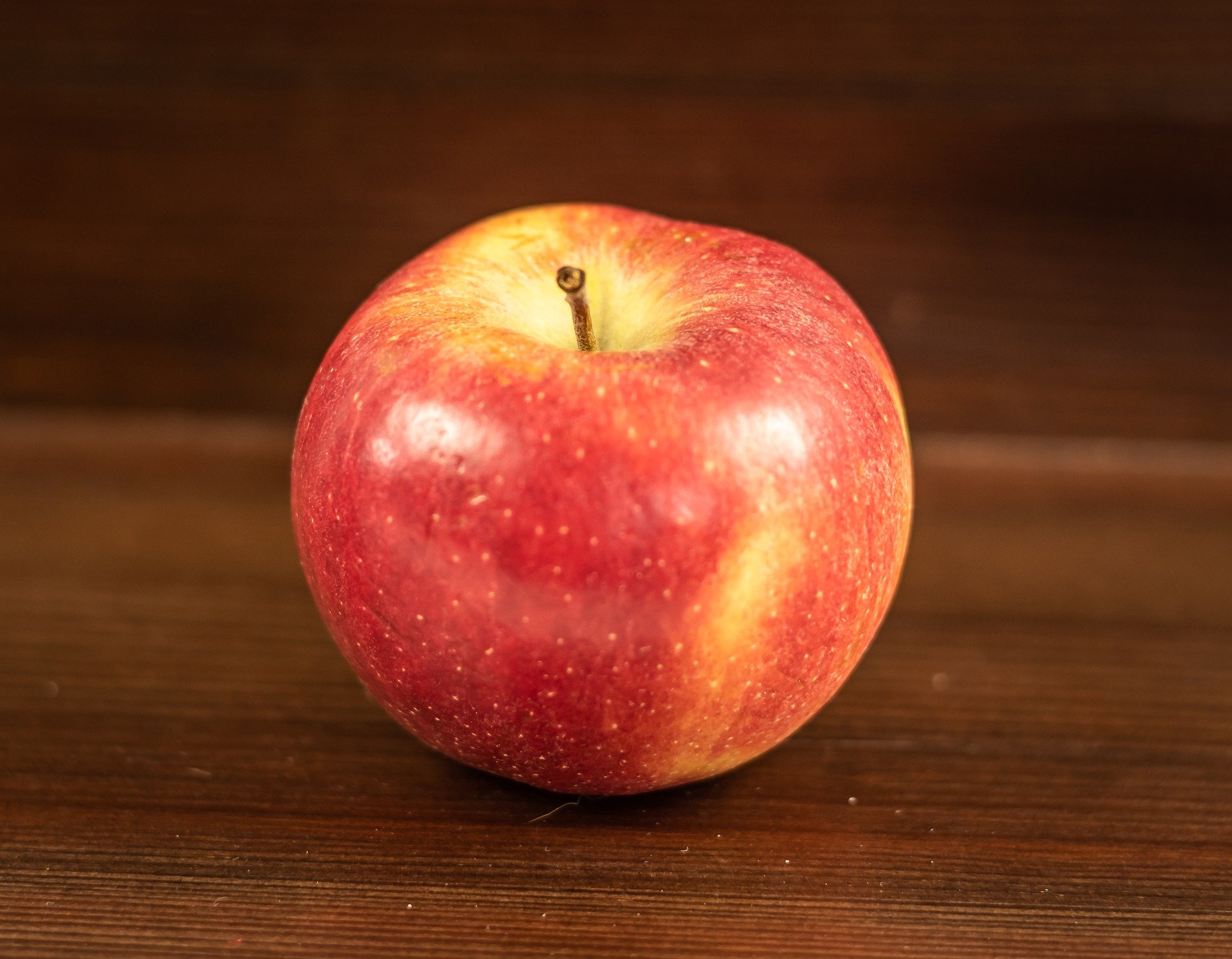 Яблоко свежесть. Braeburn Apple. Яблоки Бребурн. Сорт яблок Бребурн. Брейберн сорт яблок.