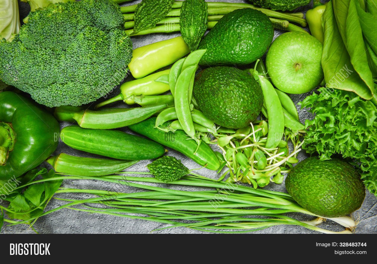 Зеленый овощ длинный. Овощи зеленого цвета. Зеленые овощи 1024x600. Vegan food White background. Зеленый длинный овощ