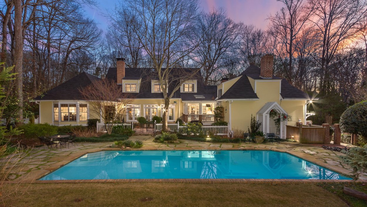 Американский дом с бассейном