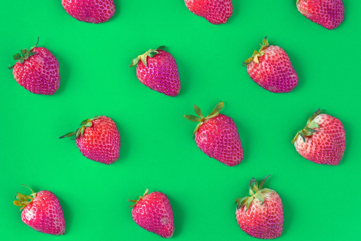 Клубничный цвет фон