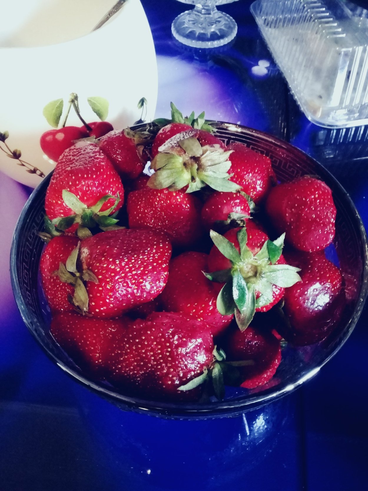 Фиолетовая клубника