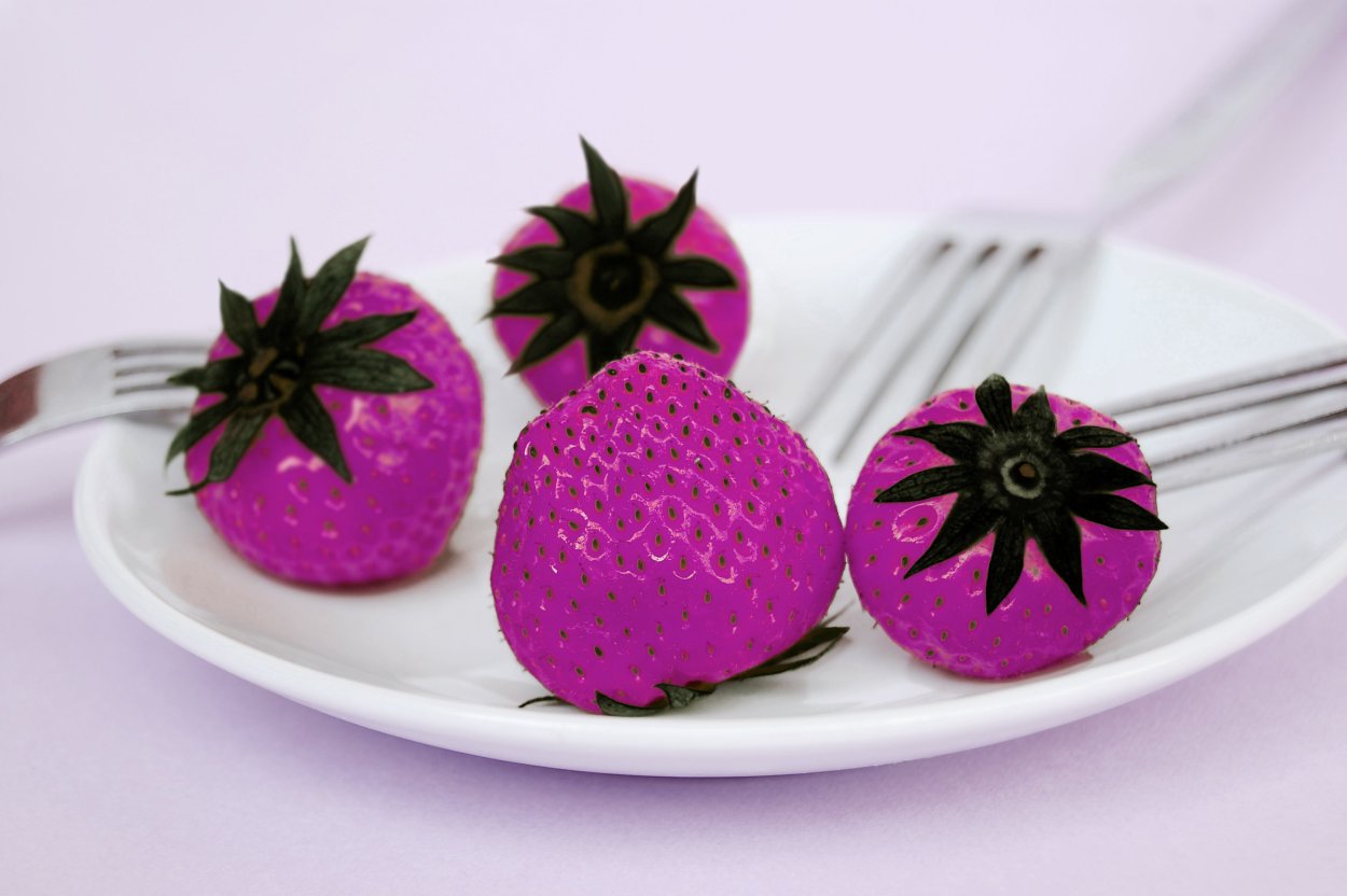 Фиолетовая клубника