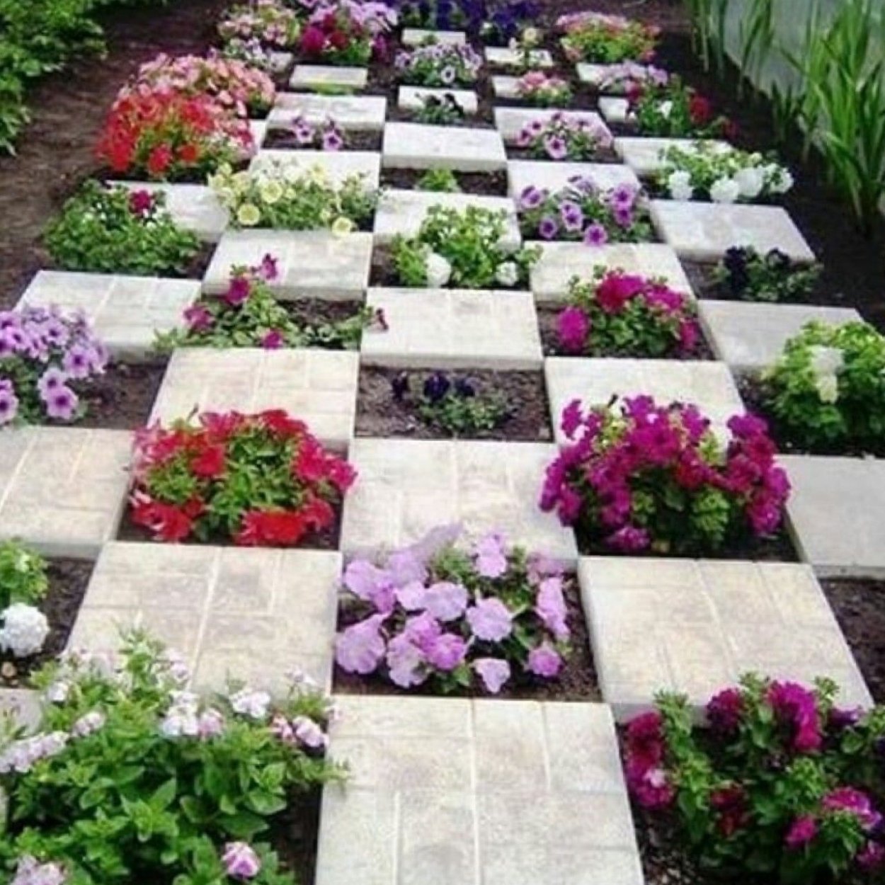 Клумбы для цветов на даче