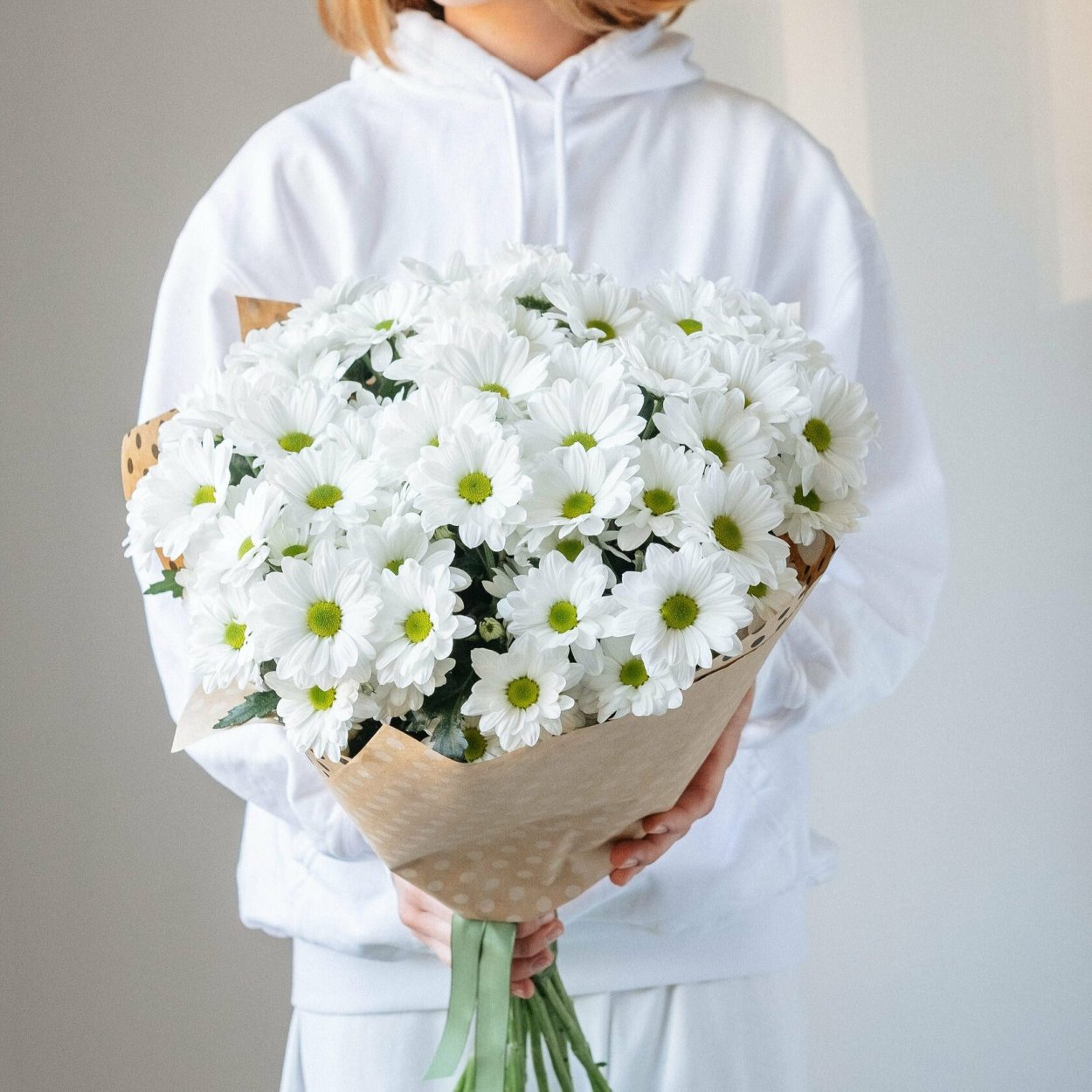 Букет из гербер с аспидистрой