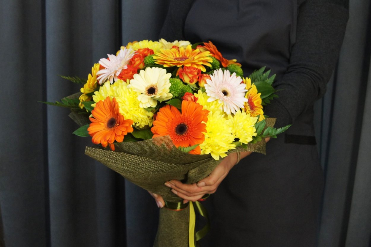 Свадебный букет из белых хризантем