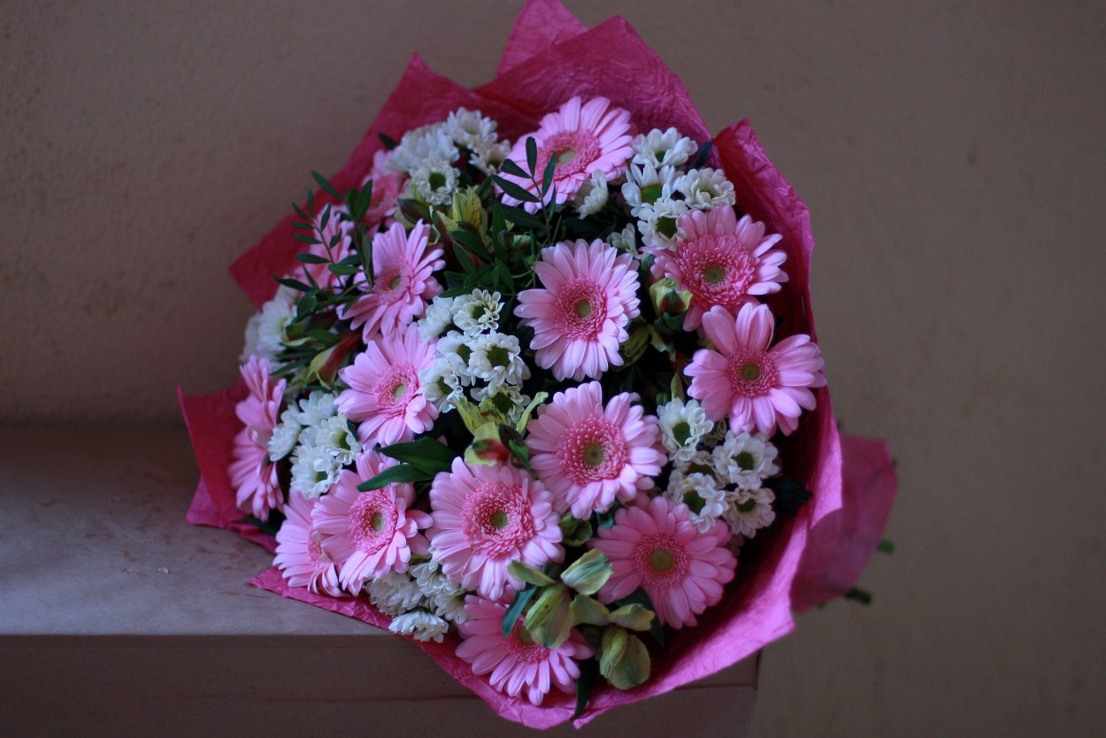 Букет три одноголовые хризантемы