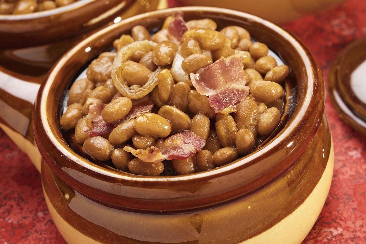 Бобы с беконом