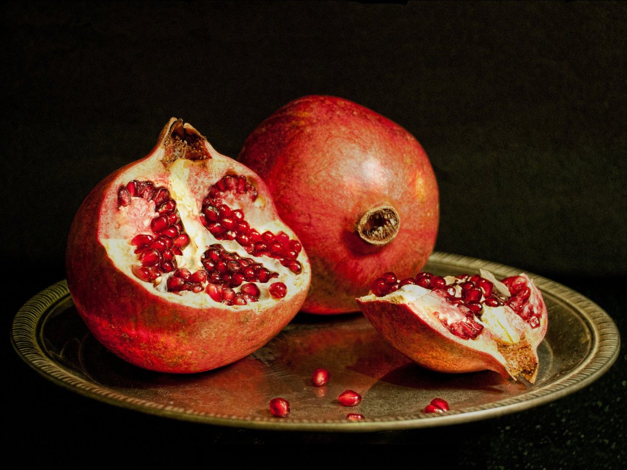 Гранат разрезанный