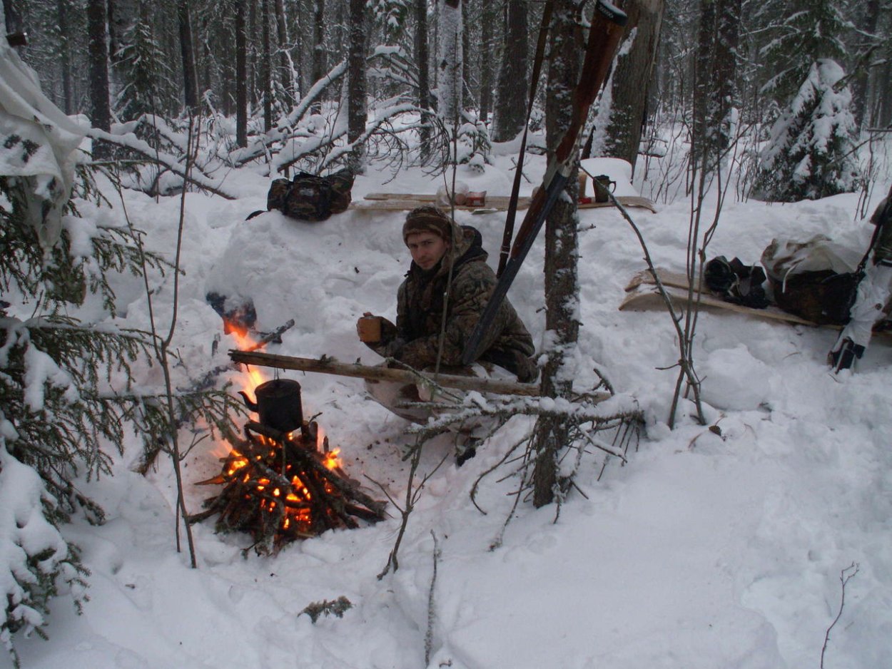 Охотники в тайге зимой