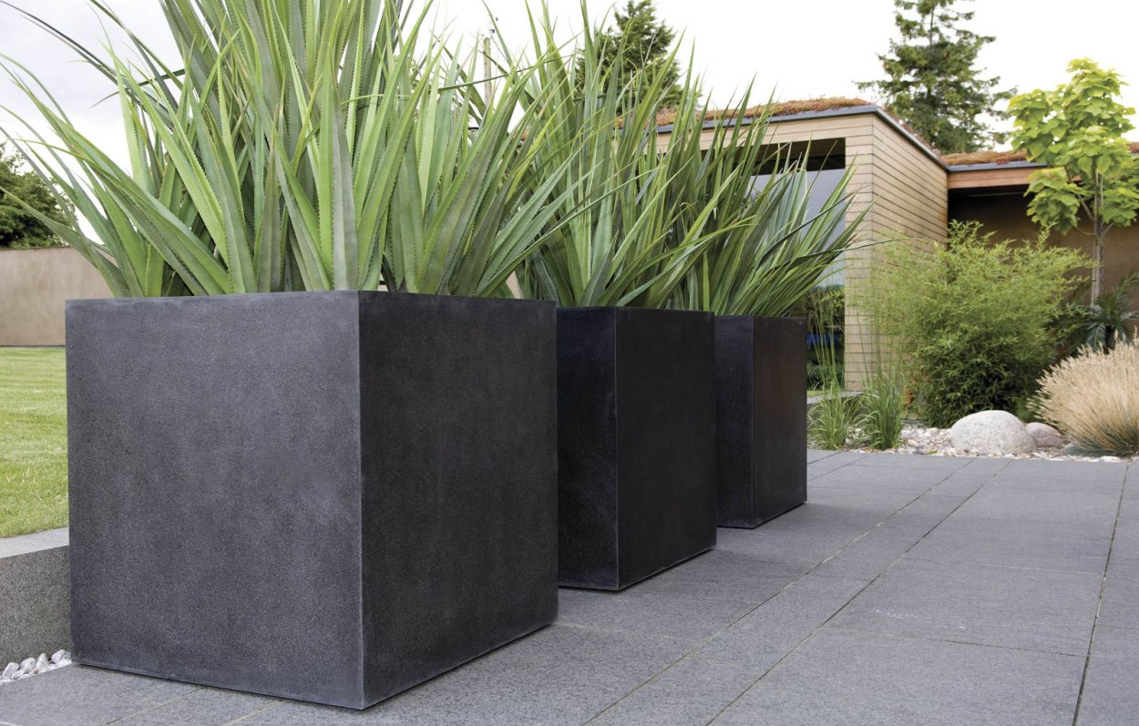 Уличные кашпо для цветов