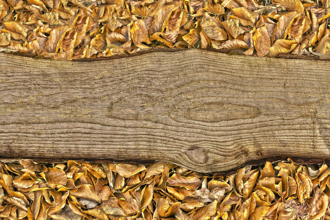 Деревянный фон с мешковиной