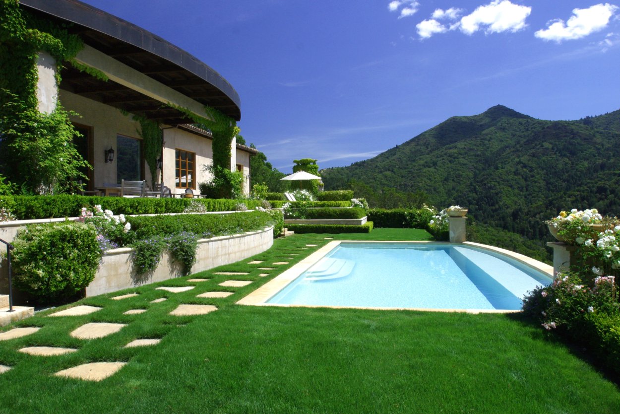 Красивые коттеджи с садом