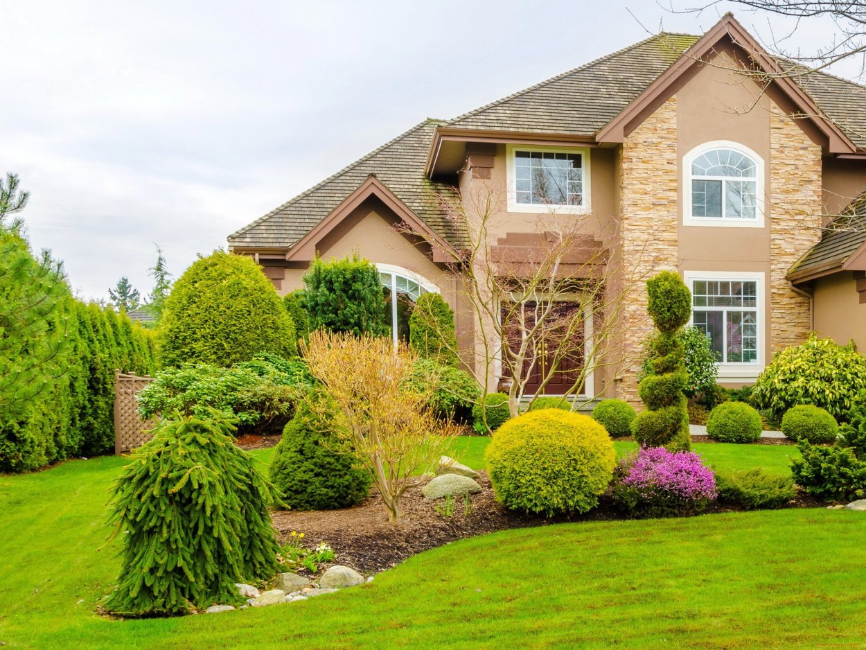 Американский дом с газоном