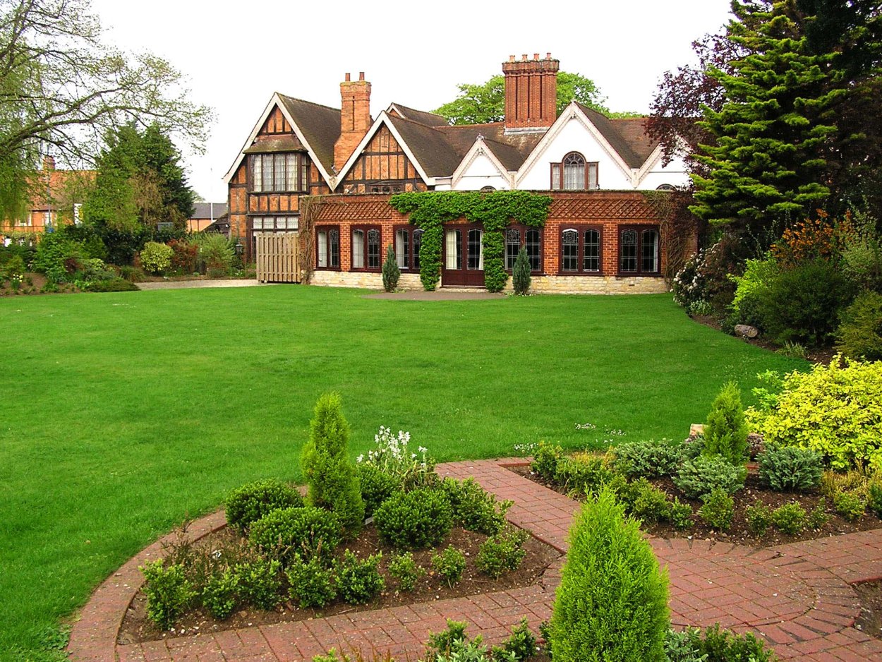 Американская домик с лужайкой